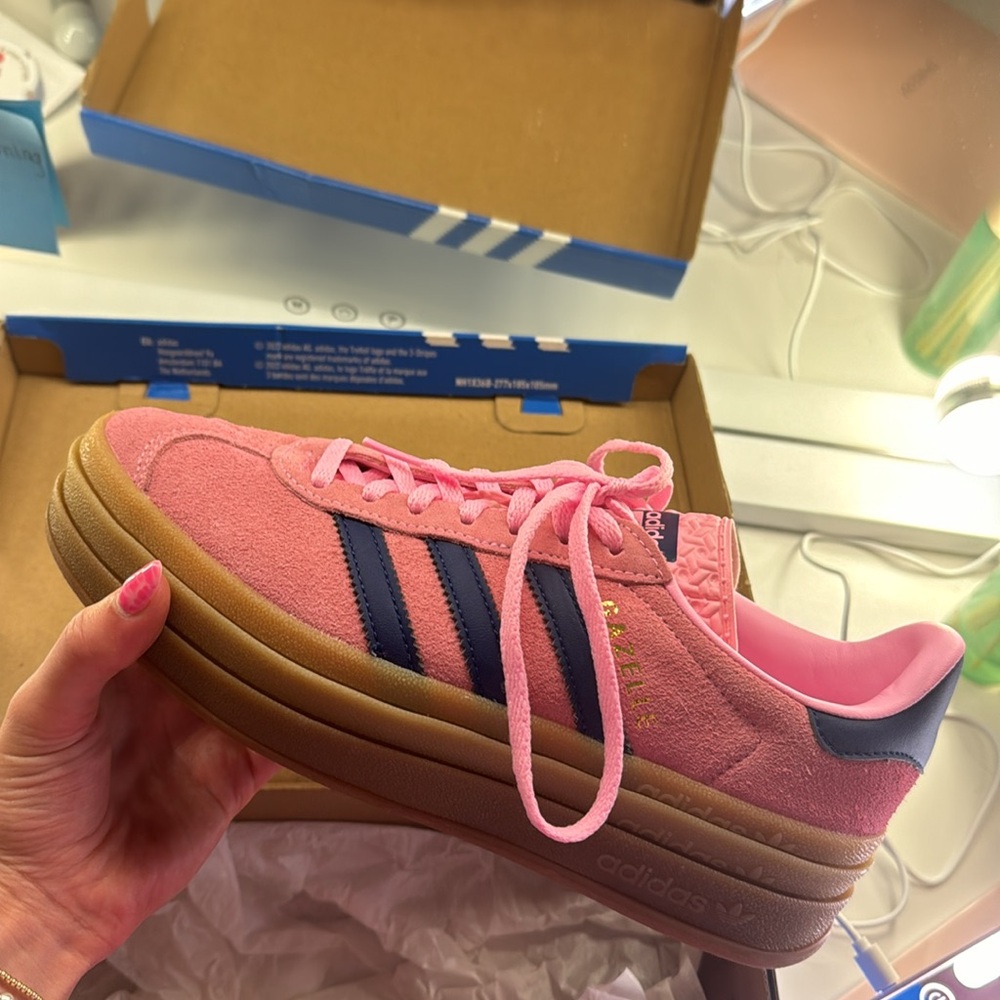 Women’s Gazelle Pink Glow Gum (Pink and Navy) - Picture 2 of 5